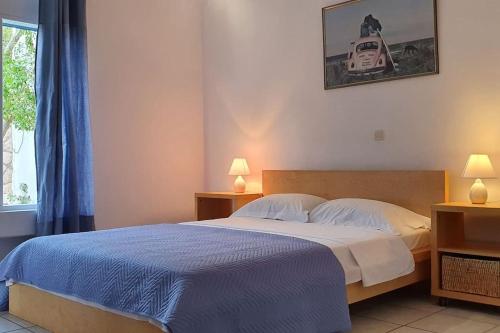 En eller flere senge i et værelse på Διαμέρισμα με υπέροχη θέα Porto Cheli Kounoupi