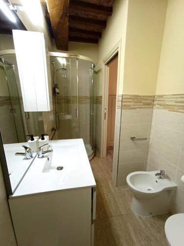 a bathroom with a sink and a shower and a toilet at The View - Sunset & Relax - Suite - Appartamenti Vista Lago in Passignano sul Trasimeno
