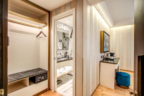 Kuchyň nebo kuchyňský kout v ubytování CC Palace Hotel