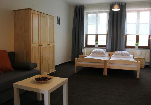 Postel nebo postele na pokoji v ubytování Hostinec a Penzion Staré Nádraží