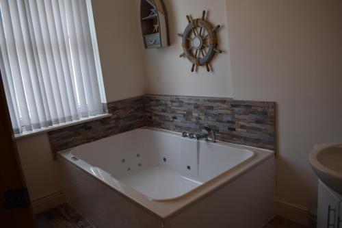 Gallery image of The Buxton Retreat A Luxurious 3-Storey Townhouse with Four Poster Bed and Double Jacuzzi Bath" in Buxton