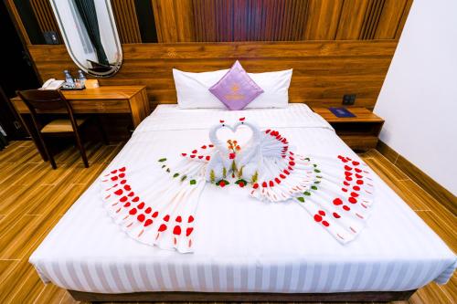 Letto o letti in una camera di Hue Golden Inn Hotel