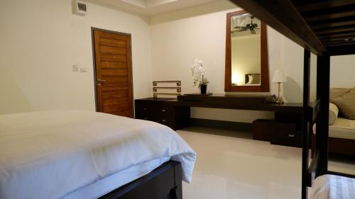 Ένα ή περισσότερα κρεβάτια σε δωμάτιο στο Nara Residence Trang