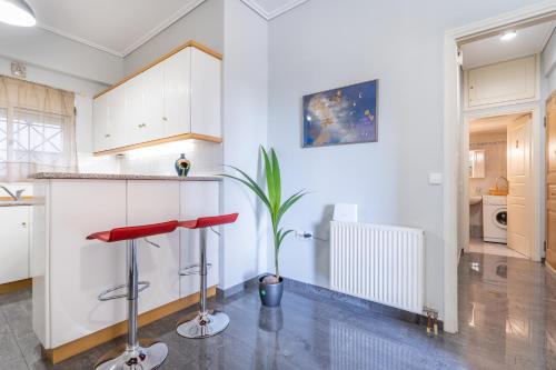 Renovated Lovely Apt next to Marina Flisvos