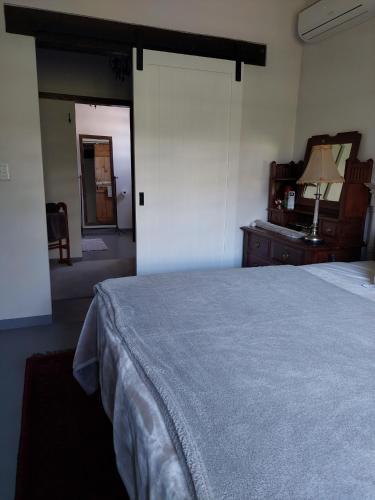 Postel nebo postele na pokoji v ubytování Kimi's Cottage