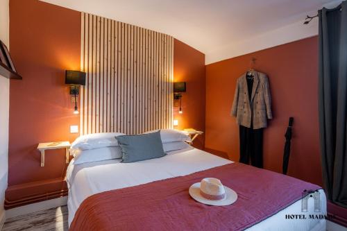 Un ou plusieurs lits dans un hébergement de l'établissement Hôtel Madame