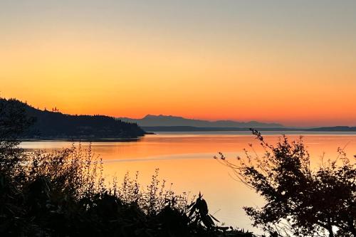 a sunset over a body of water at Sunset Getaway in Utsalady
