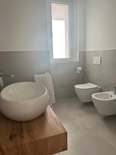 a bathroom with a tub and a toilet and a sink at Civico 28 in Pescara