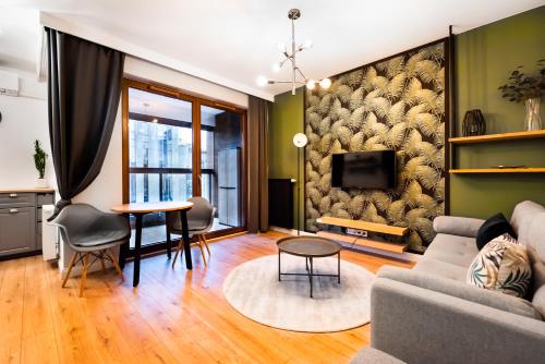 Grzybowska Luxury Apartment by BookingHost