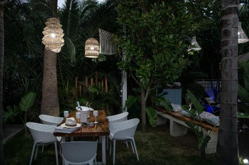 Κήπος έξω από το Villa Emanuele 