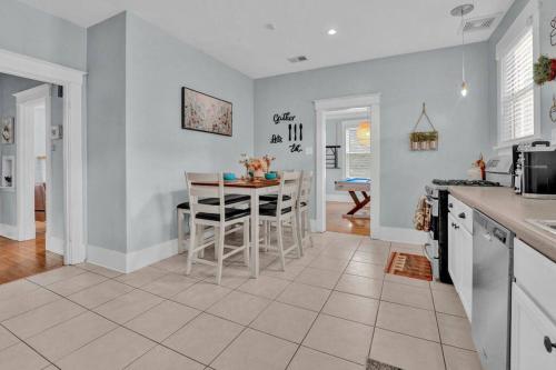 Gallery image of Cheerful Midtown home with view of Rhodes College in Memphis