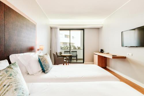 Кровать или кровати в номере Vila Baleira Funchal