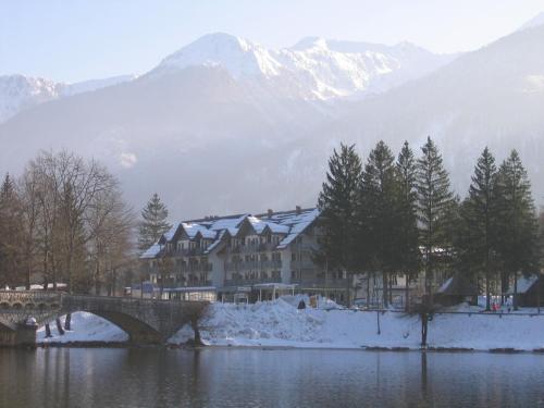 Hotel Jezero om vinteren