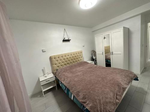 a bedroom with a bed and a night stand and a table at Apartamento Garbinet in Alicante