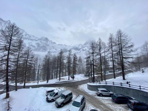 BlueSky Appartamento Monte Cervino Matterhorn during the winter