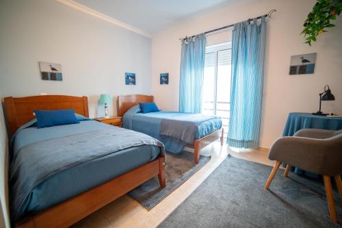 a bedroom with two beds and a window at Dream Holidays Cabanas in Tavira