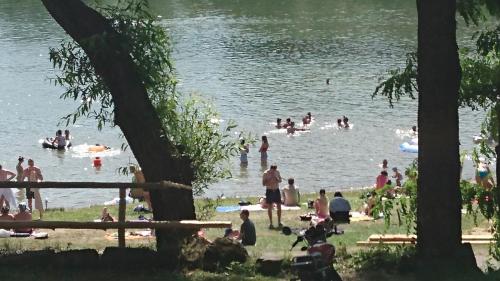 Permandangan sungai dekat dengan taman percutian