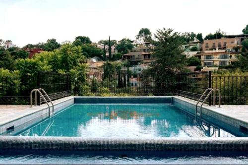 a swimming pool with water in the middle of a yard at Beautiful home w/Pool @Capilla de Piedra in San Miguel de Allende
