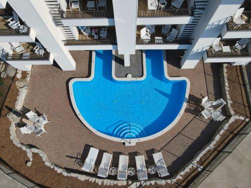 an overhead view of a swimming pool at a resort at 117A Edgewater Inn Condo in Charlevoix