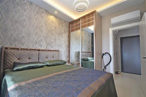 a bedroom with a large bed in a room at Апартаменти в готельному комплексі in Alanya