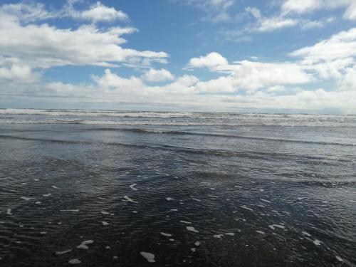 a view of the ocean from the beach at Casa début Surf Place in Parrita