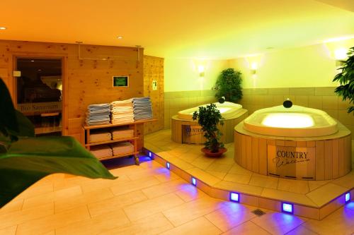 Фотография из галереи Country Wellnesshotel Bündnerhof в Замнауне