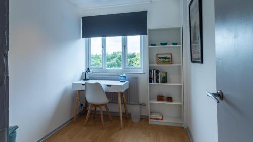 a small room with a desk and a window at London Bridge 3 Bedroom House with reception room, office and private garden in London