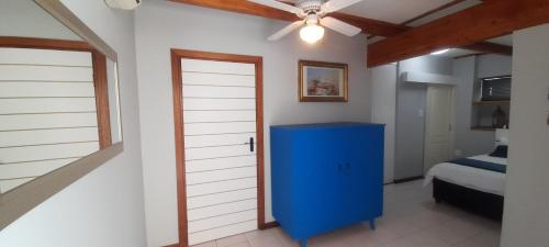 Un ou plusieurs lits dans un hébergement de l'établissement Impala Suite -Entire Unit- 2 bedroom with 1 ensuite bathroom