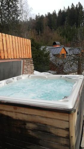 a jacuzzi tub sitting in a yard at Chalupa U Potoka in Říčky