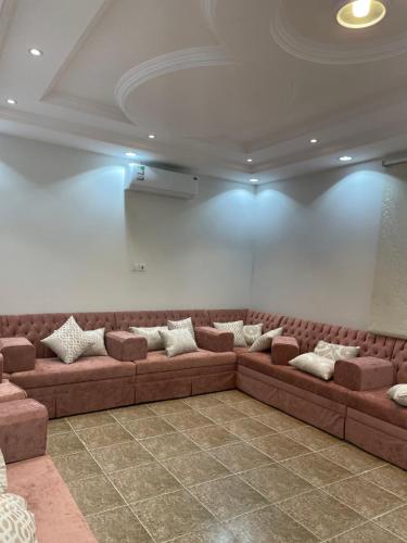 Ruang duduk di شاليهات لافندر الباحه بلجرشي