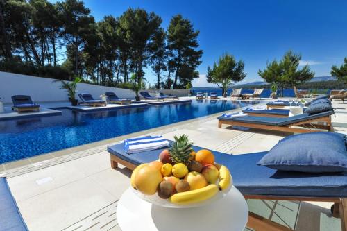 المسبح في Waterfront Villa Antica, Cheerful 8 bedrooms with pool-Luxury is personal أو بالجوار