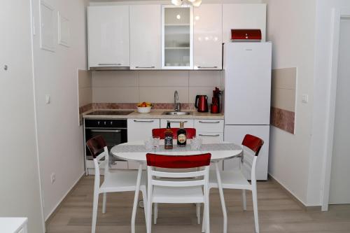 Apartments with parking space Podstrana, Split - 20280