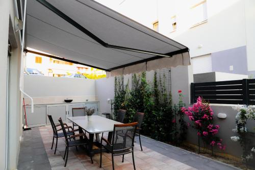 Apartments with parking space Podstrana, Split - 20280