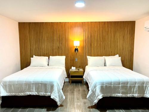 Postel nebo postele na pokoji v ubytování Neo Business Hotel
