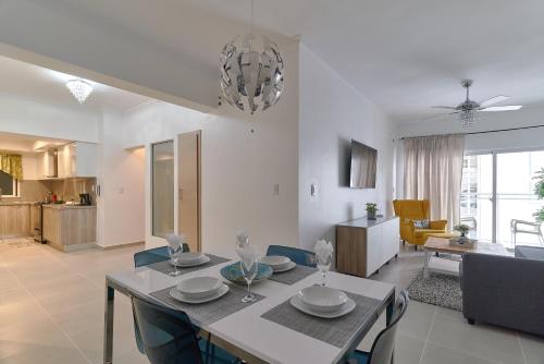 Kuchyň nebo kuchyňský kout v ubytování Dom. Rep. Exclusive 2 bed Apt. Evaristo Morales