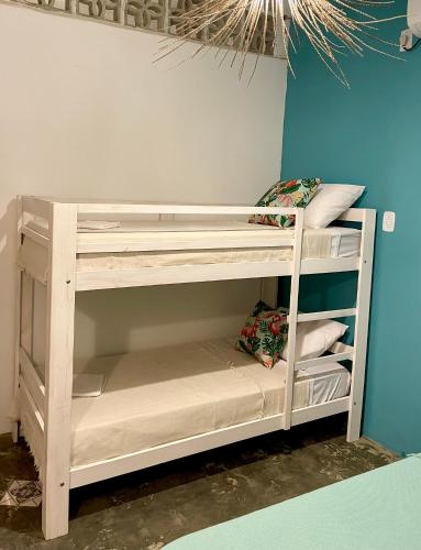 a white bunk bed in a room at Alma Livre - Quartos No Centro de Pipa - in Pipa
