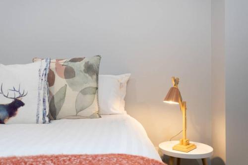 a bedroom with a bed and a lamp on a table at The Ranch In The Heart Of Launceston w/ Free Wifi in Launceston