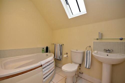 a bathroom with a tub and a toilet and a sink at Croft Cottage Alnwick in Alnwick