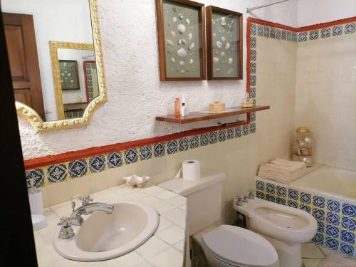 Ένα μπάνιο στο La Casa de la Abuela