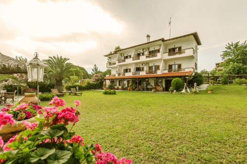 Φωτογραφία από το άλμπουμ του Christaras Apartments στη Βουρβουρού