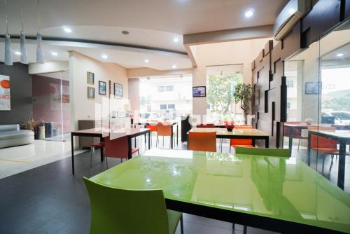 Posezení v ubytování Tirta Mansion Lippo Karawaci Mitra RedDoorz