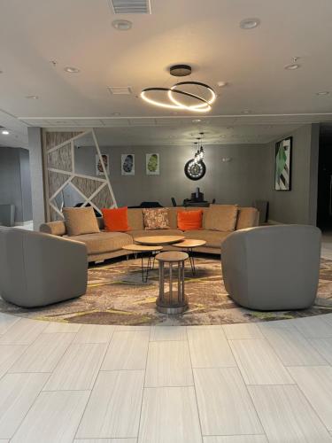 Posezení v ubytování Homewood Suites By Hilton Oklahoma City Quail Springs