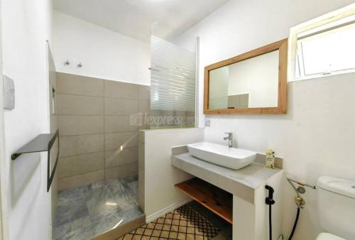 Kopalnica v nastanitvi Summerhouse with all amenities.
