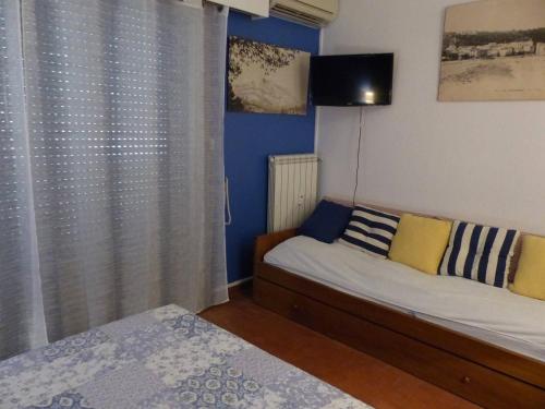 a small bedroom with two beds and a window at Appartement Le Lavandou, 2 pièces, 4 personnes - FR-1-308-13 in Le Lavandou