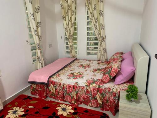 a small bedroom with a bed and a window at Damai Homestay in Kampong Jabi