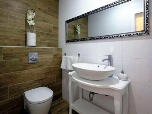 Ένα μπάνιο στο Villa Zara with heated Hydromassage-Pool