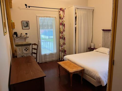 Ένα ή περισσότερα κρεβάτια σε δωμάτιο στο Chambres d'hôtes Aux Portes des Tumuli