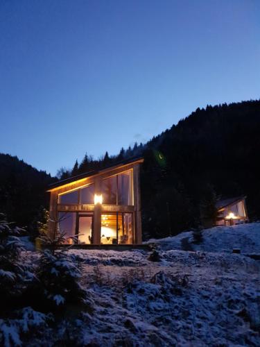 Pemandangan gunung umum atau pemandangan gunung yang diambil dari chalet