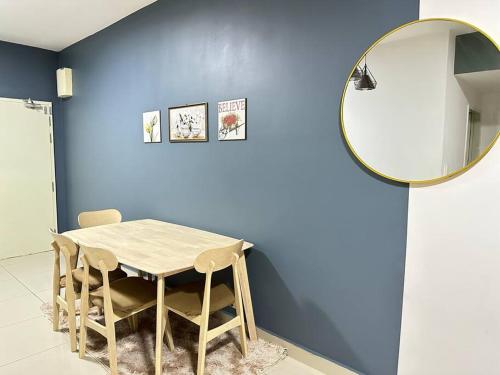 a dining room with a table and a mirror at The Cozy@Southville, Bangi (Netflix/Disney+/Pool) in Kampong Tangkas