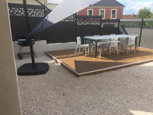 Patio nebo venkovní prostory v ubytování Gîte 8 à 14 personnes en Champagne avec jacuzzi